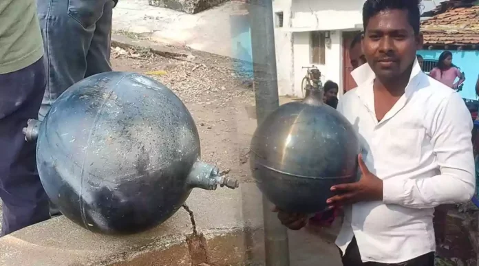 In Chandrapur, round objects fell from the sky; Remains also found; Village study visits