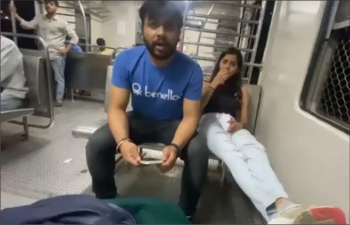 Mumbai Local Train Viral Video