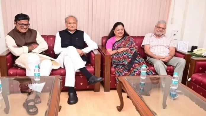 Vasundhara Raje, away from BJP's election campaign, seen with CM Gehlot
