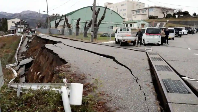 Earthquake in Japan tsunami warning